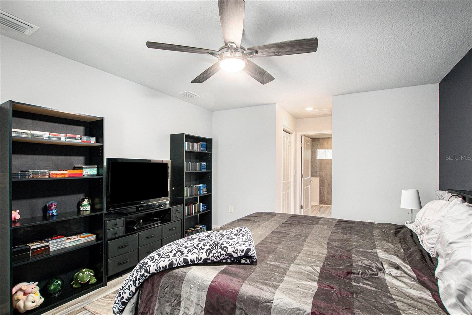 Image 18 of 31 For 128 Cypress Boulevard E