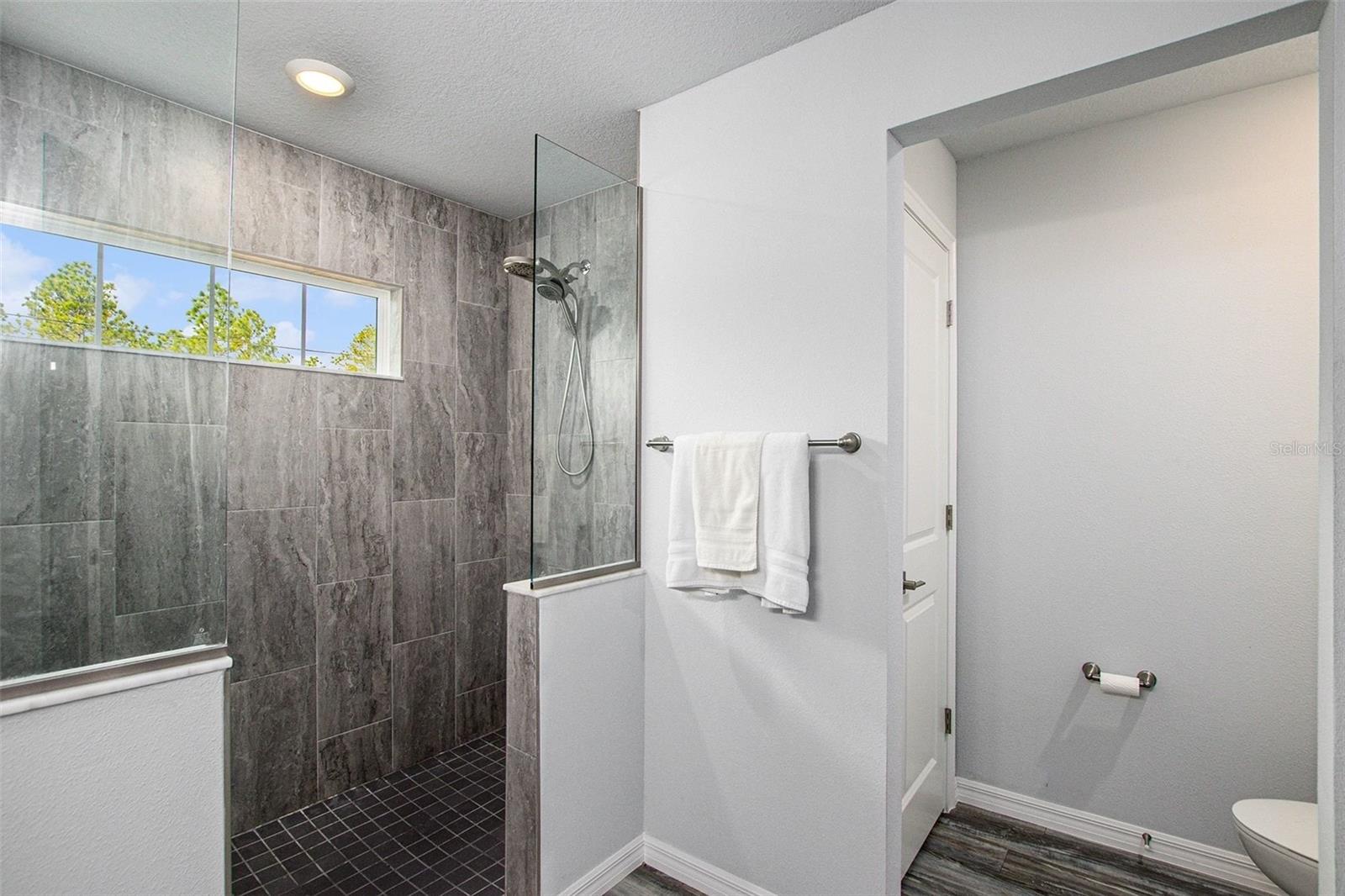 Image 20 of 31 For 128 Cypress Boulevard E