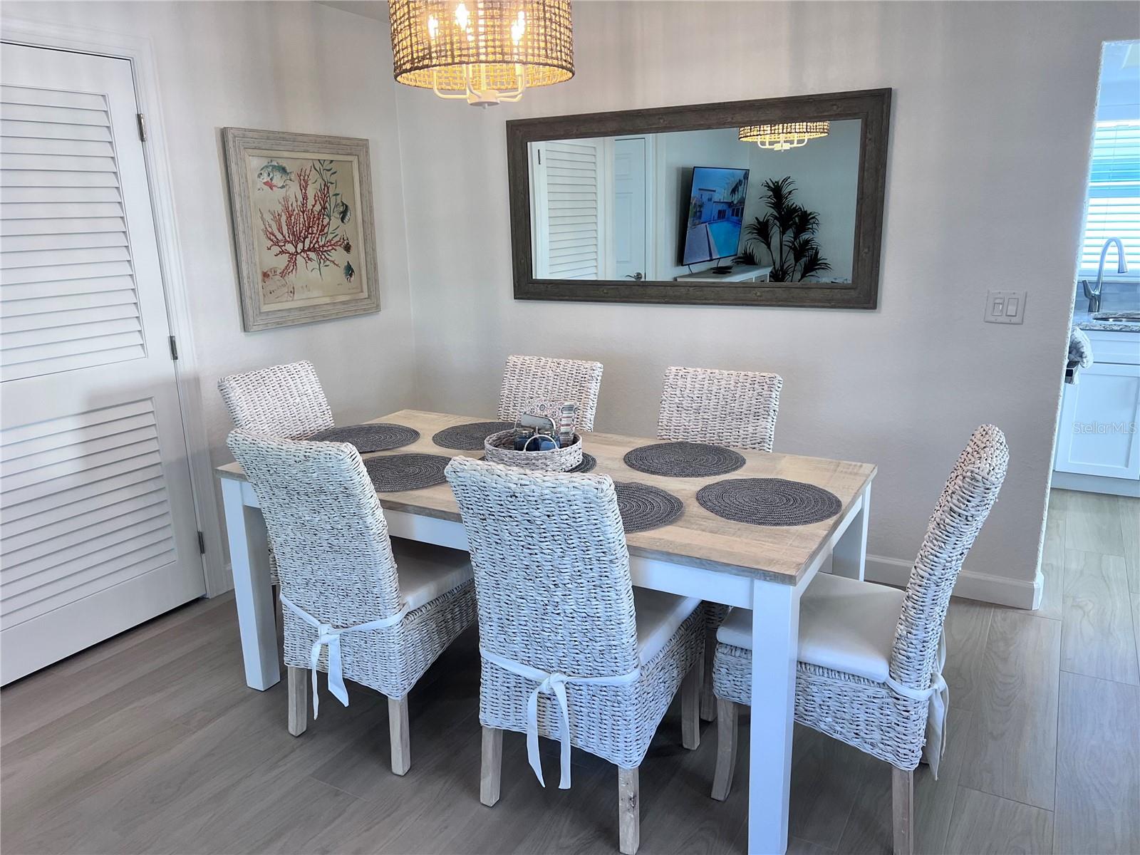 Image 4 of 22 For 6154 Midnight Pass Road A11