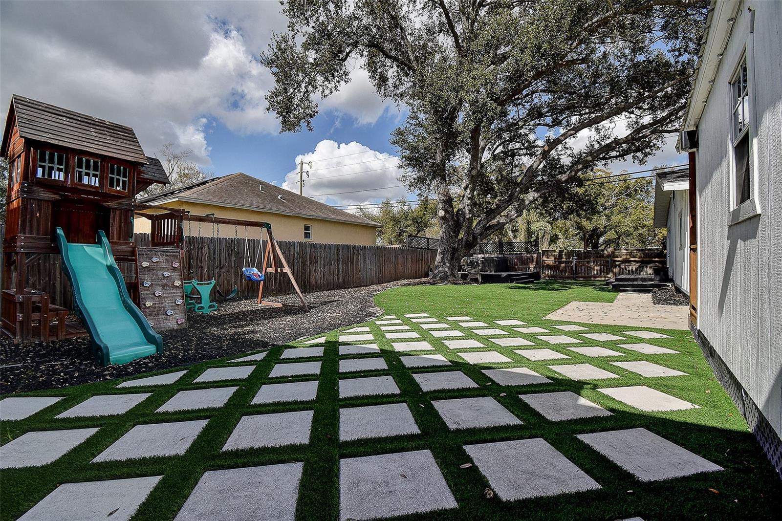 Image 3 of 57 For 7190 64th Way N