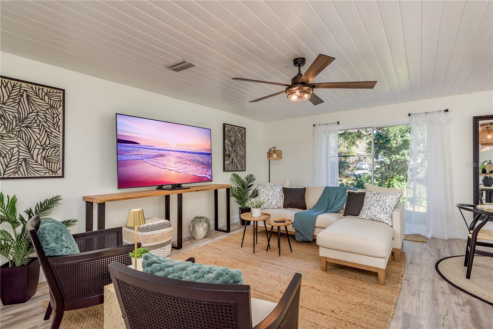 Image 12 of 52 For 11722 Currie Lane D1