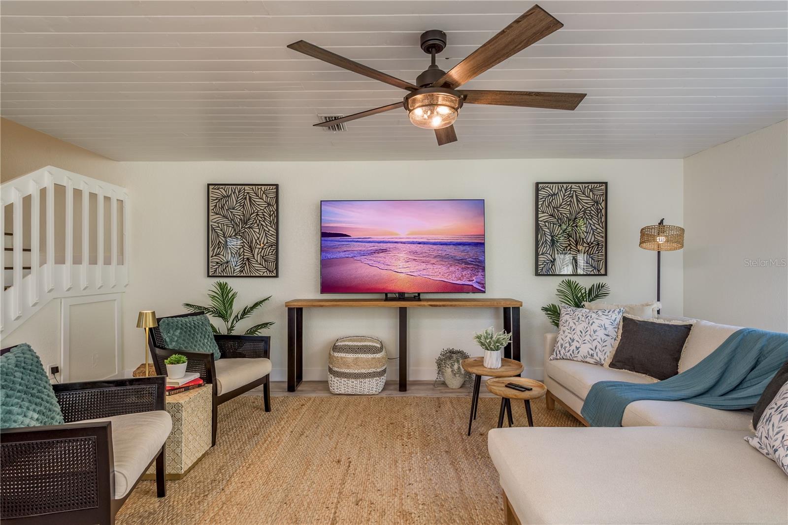 Image 13 of 52 For 11722 Currie Lane D1