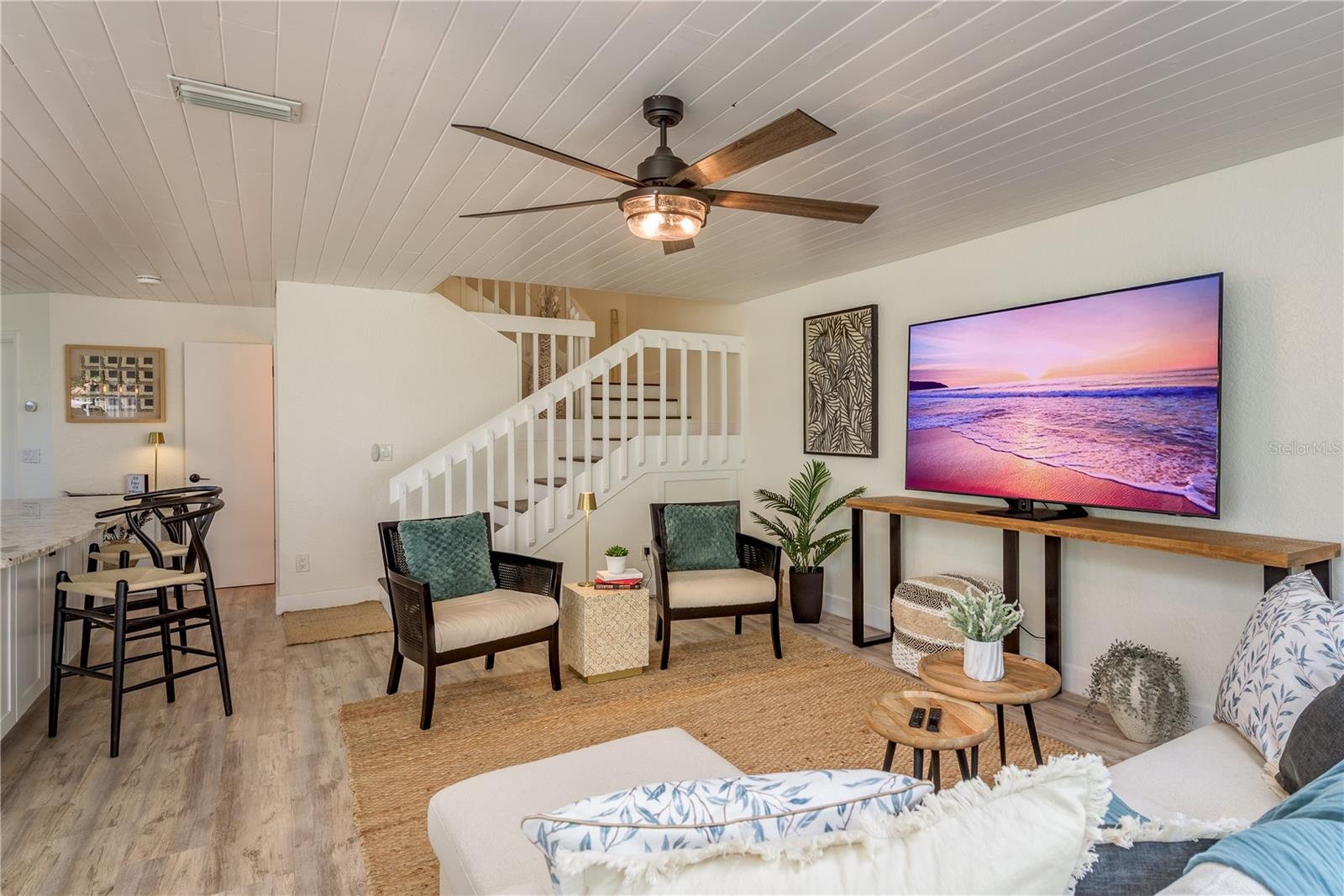 Image 14 of 52 For 11722 Currie Lane D1