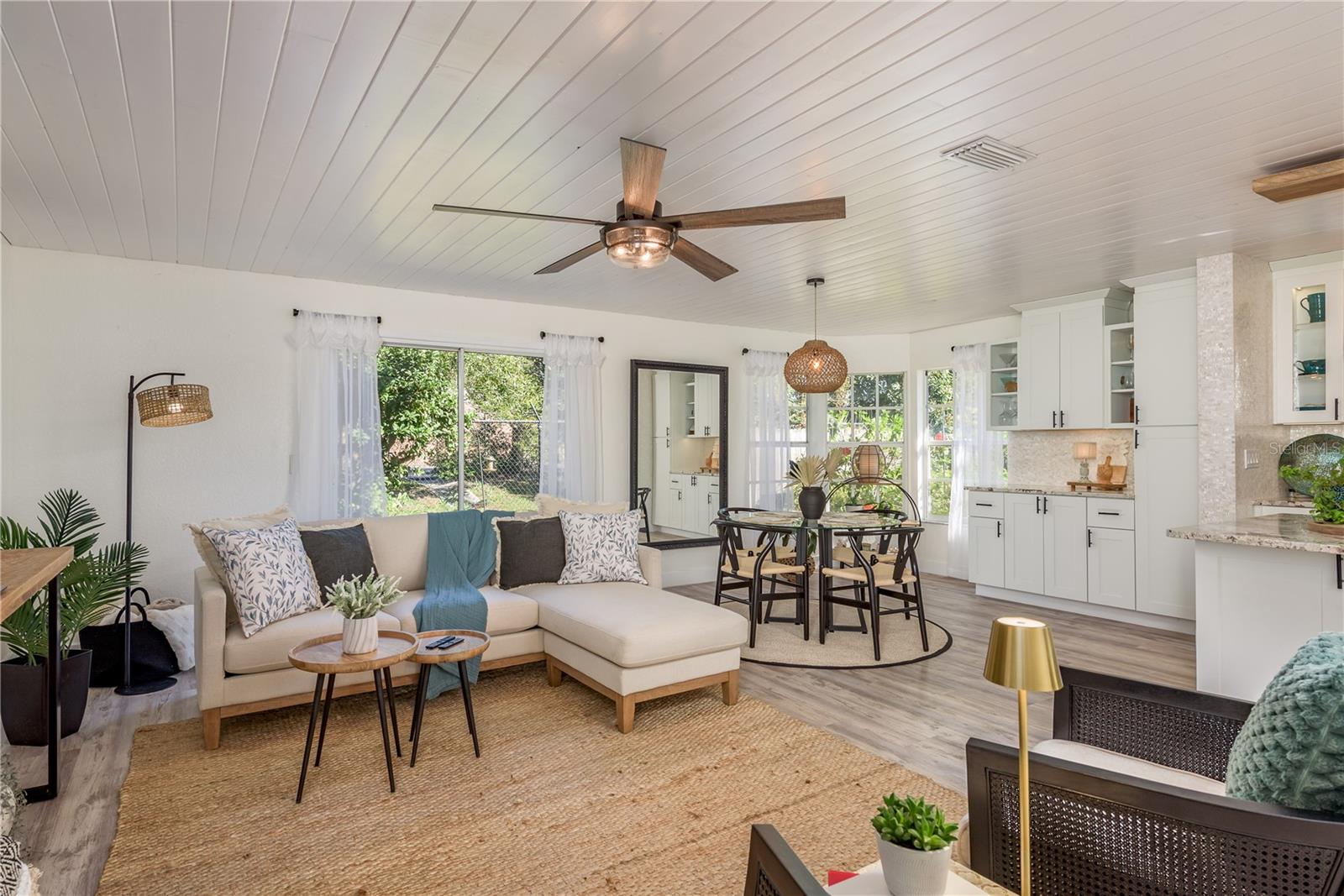 Image 15 of 52 For 11722 Currie Lane D1