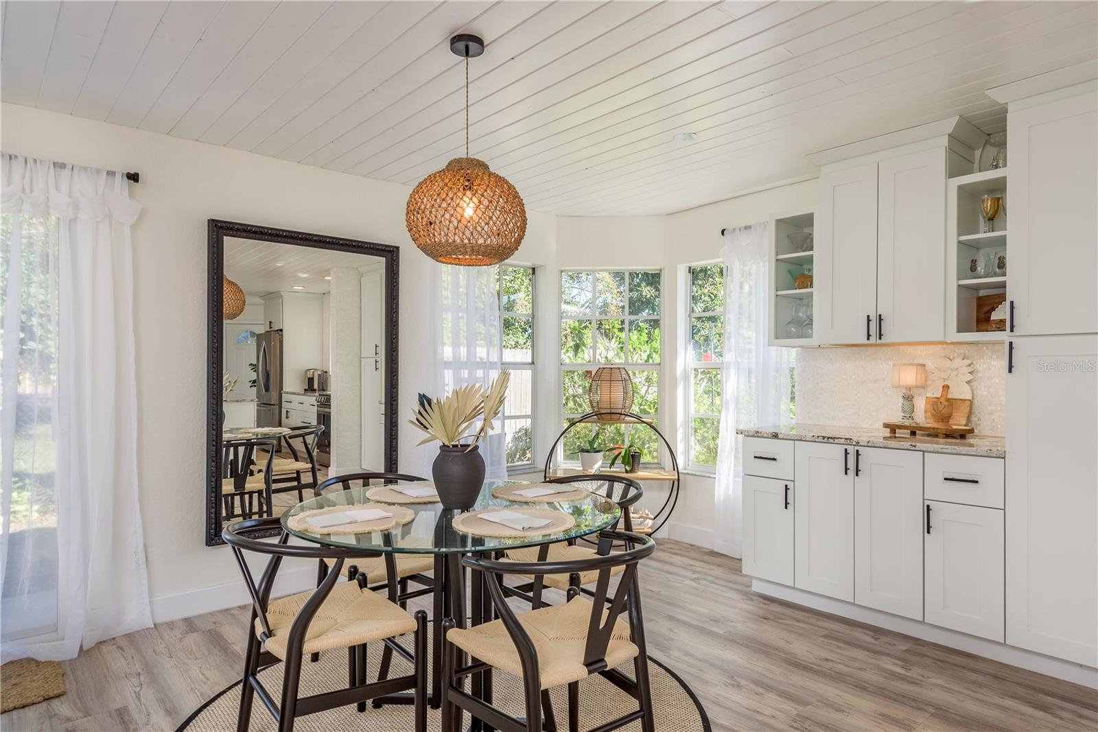 Image 16 of 52 For 11722 Currie Lane D1