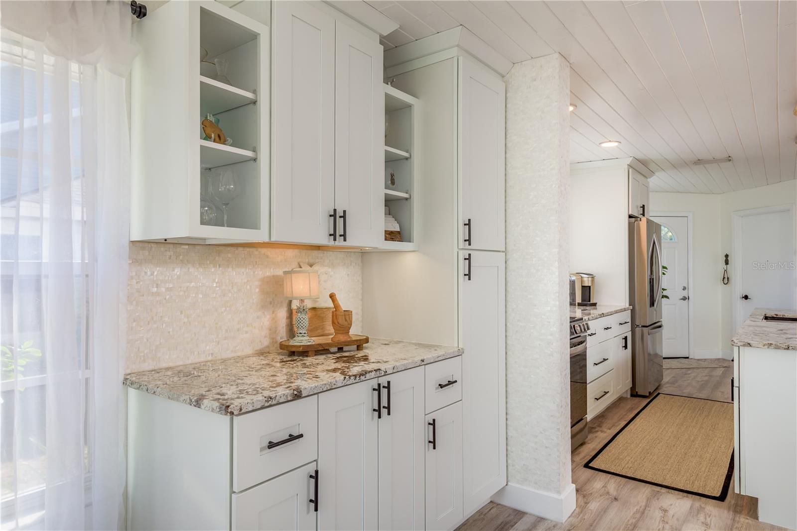 Image 18 of 52 For 11722 Currie Lane D1