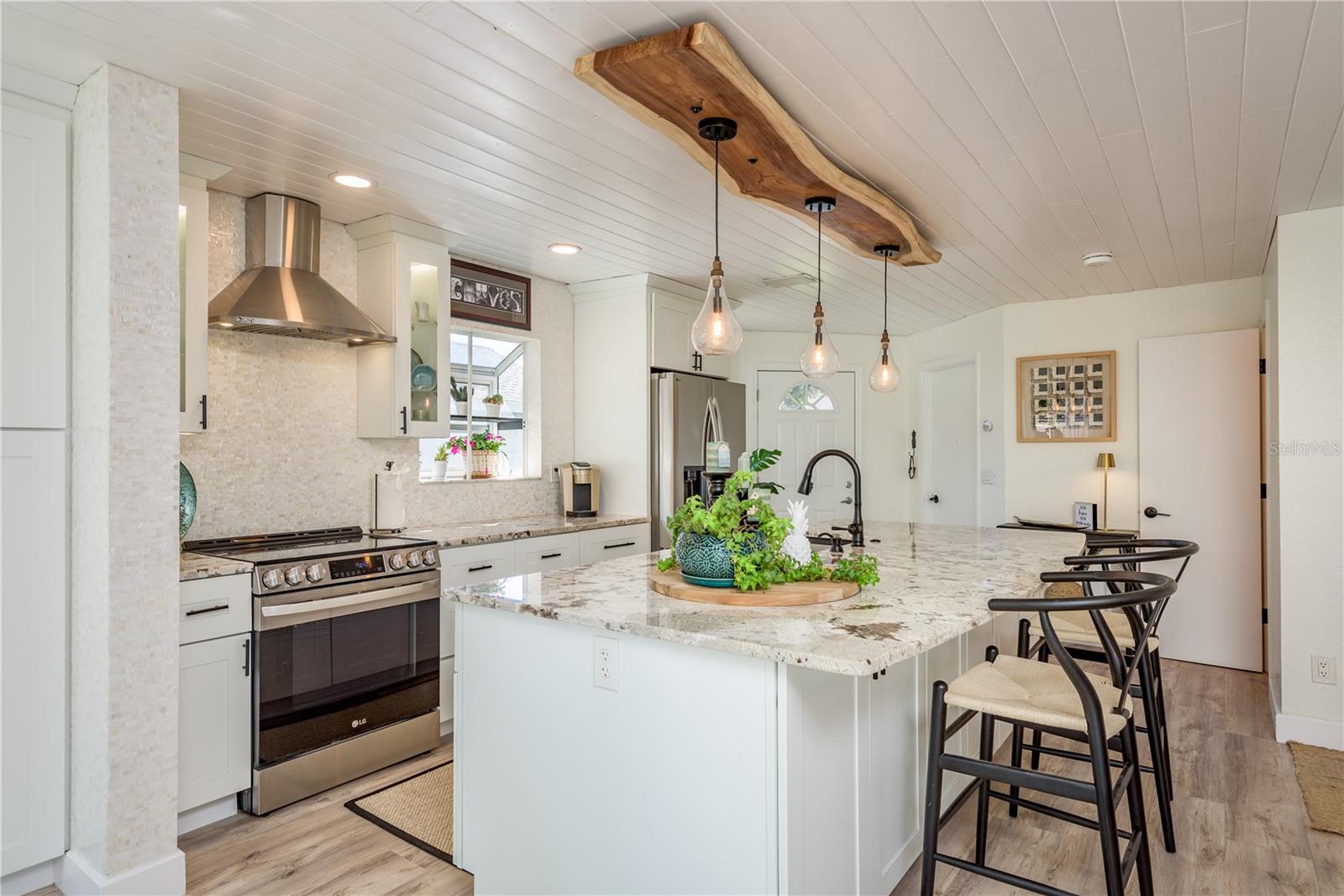 Image 19 of 52 For 11722 Currie Lane D1