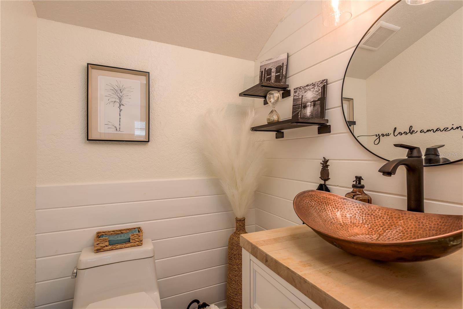 Image 22 of 52 For 11722 Currie Lane D1