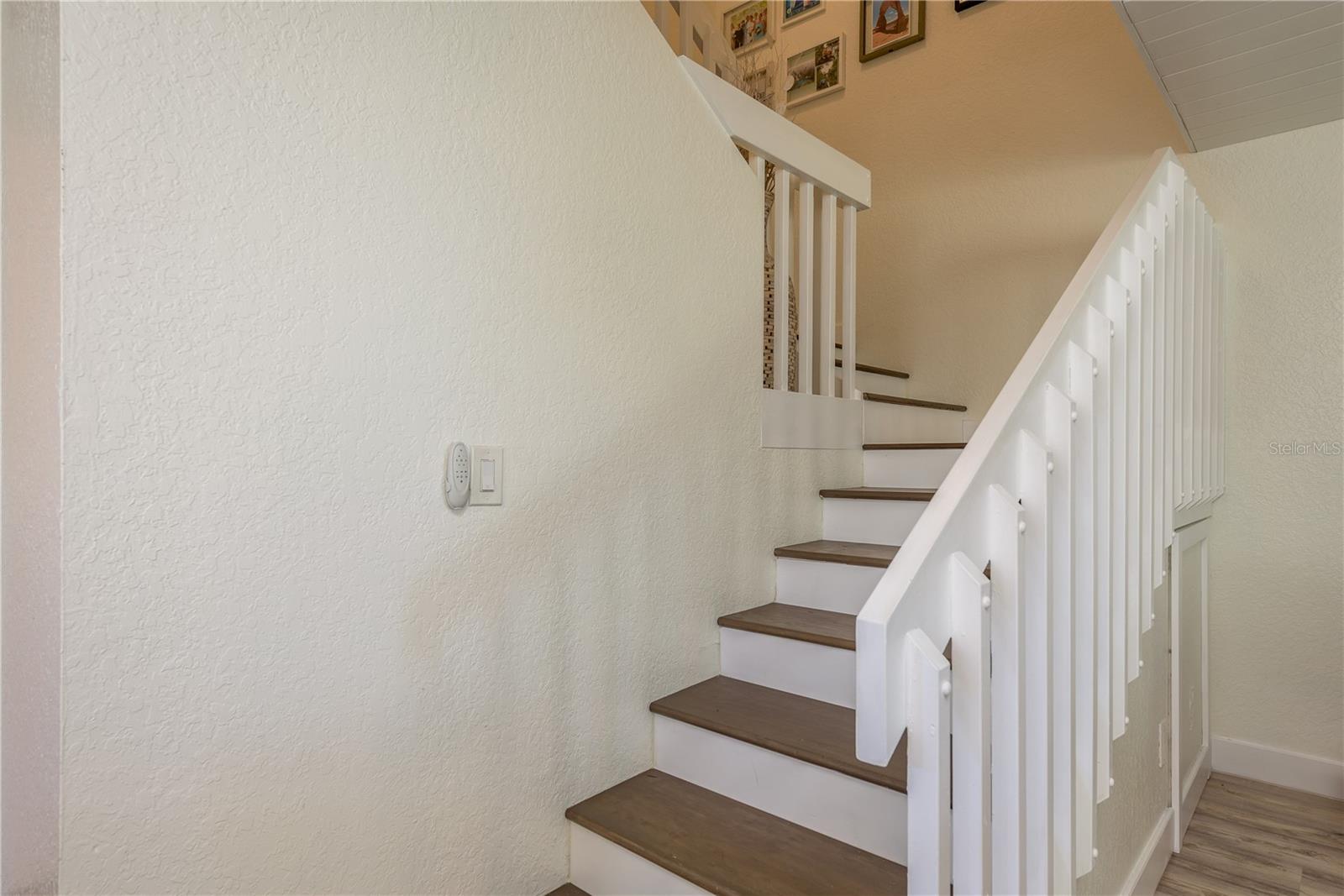 Image 23 of 52 For 11722 Currie Lane D1