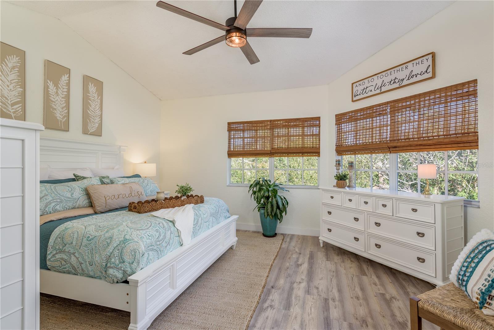 Image 26 of 52 For 11722 Currie Lane D1