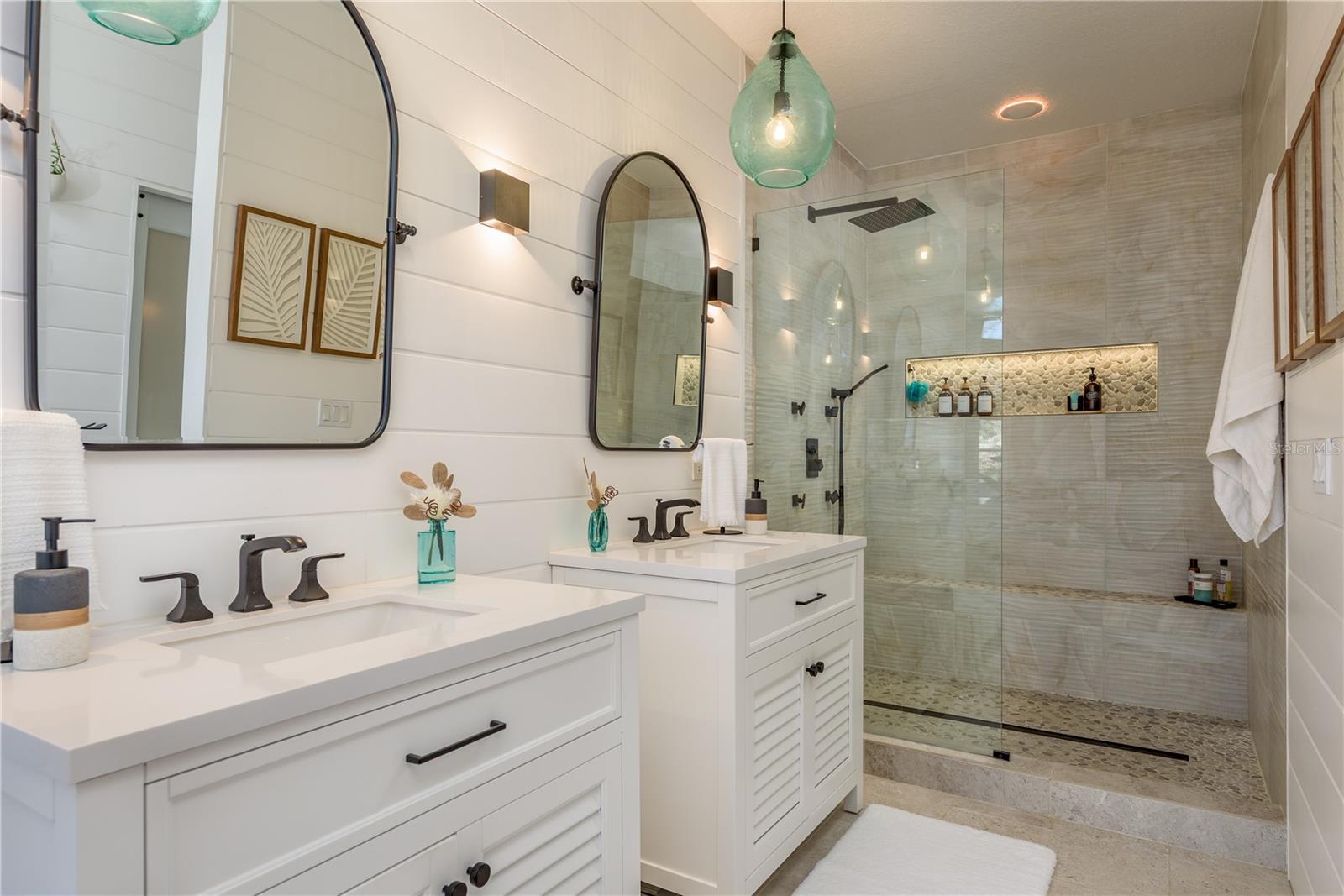 Image 27 of 52 For 11722 Currie Lane D1