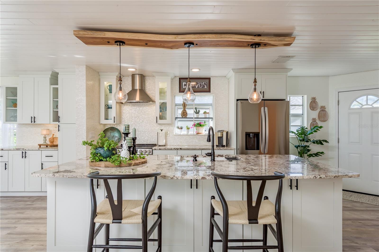 Image 3 of 52 For 11722 Currie Lane D1