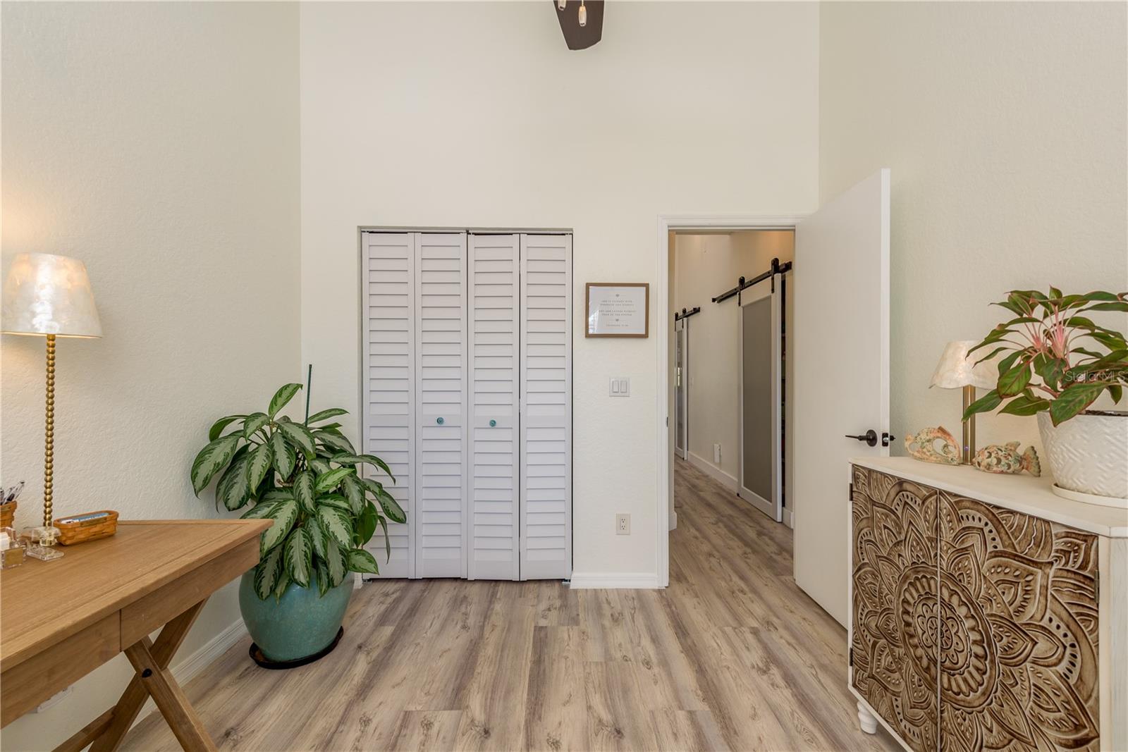 Image 32 of 52 For 11722 Currie Lane D1