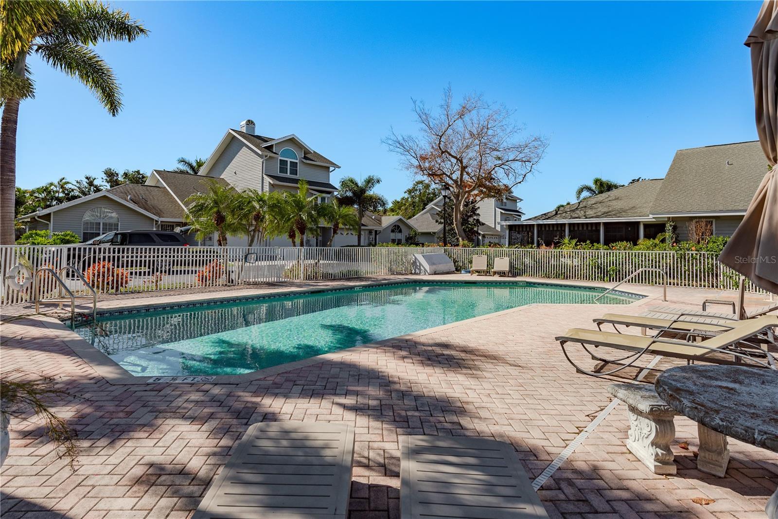 Image 37 of 52 For 11722 Currie Lane D1