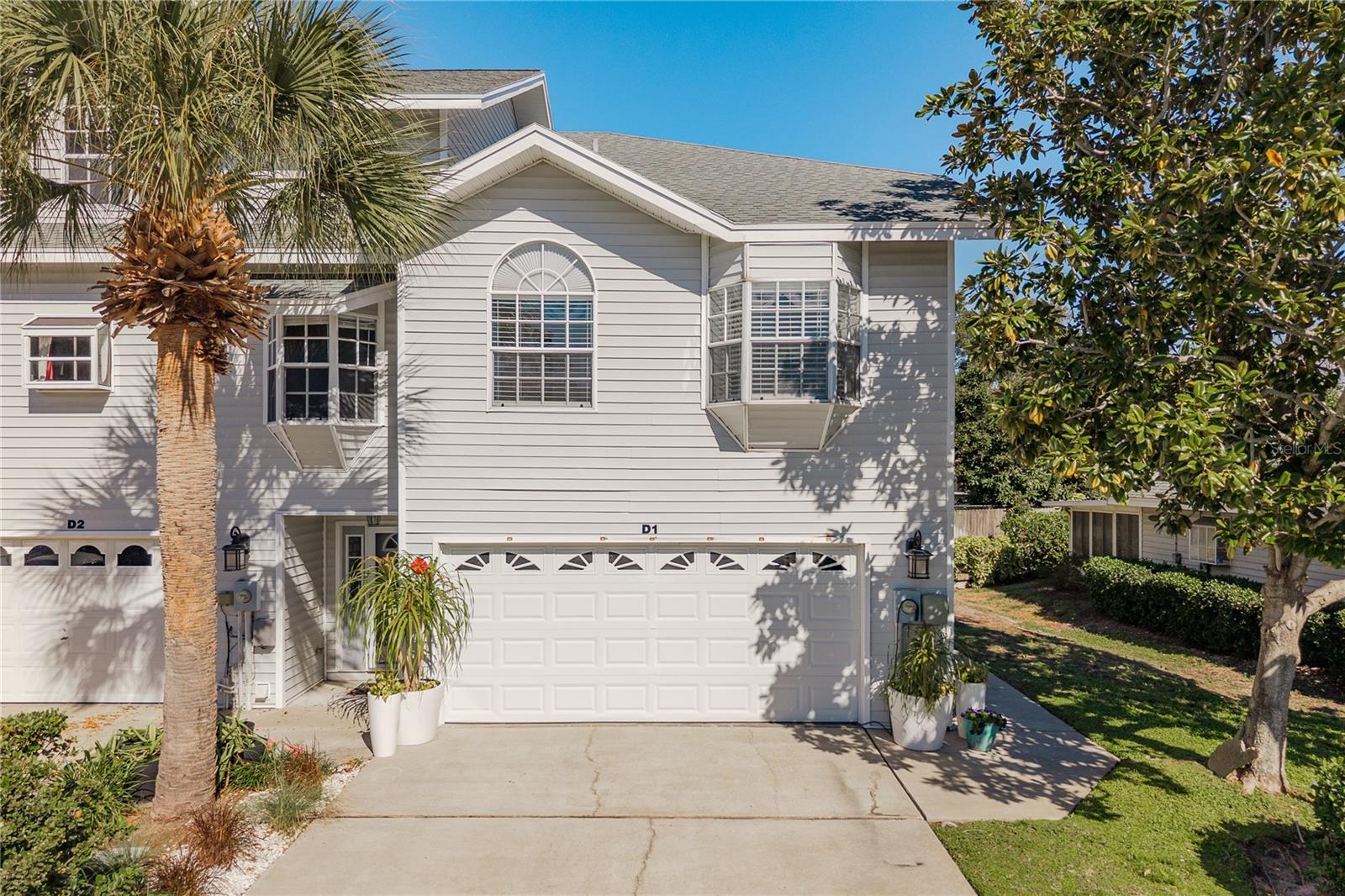 Image 40 of 52 For 11722 Currie Lane D1