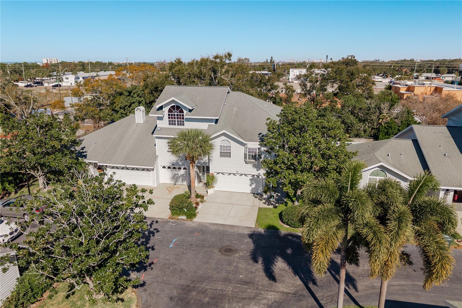 Image 41 of 52 For 11722 Currie Lane D1