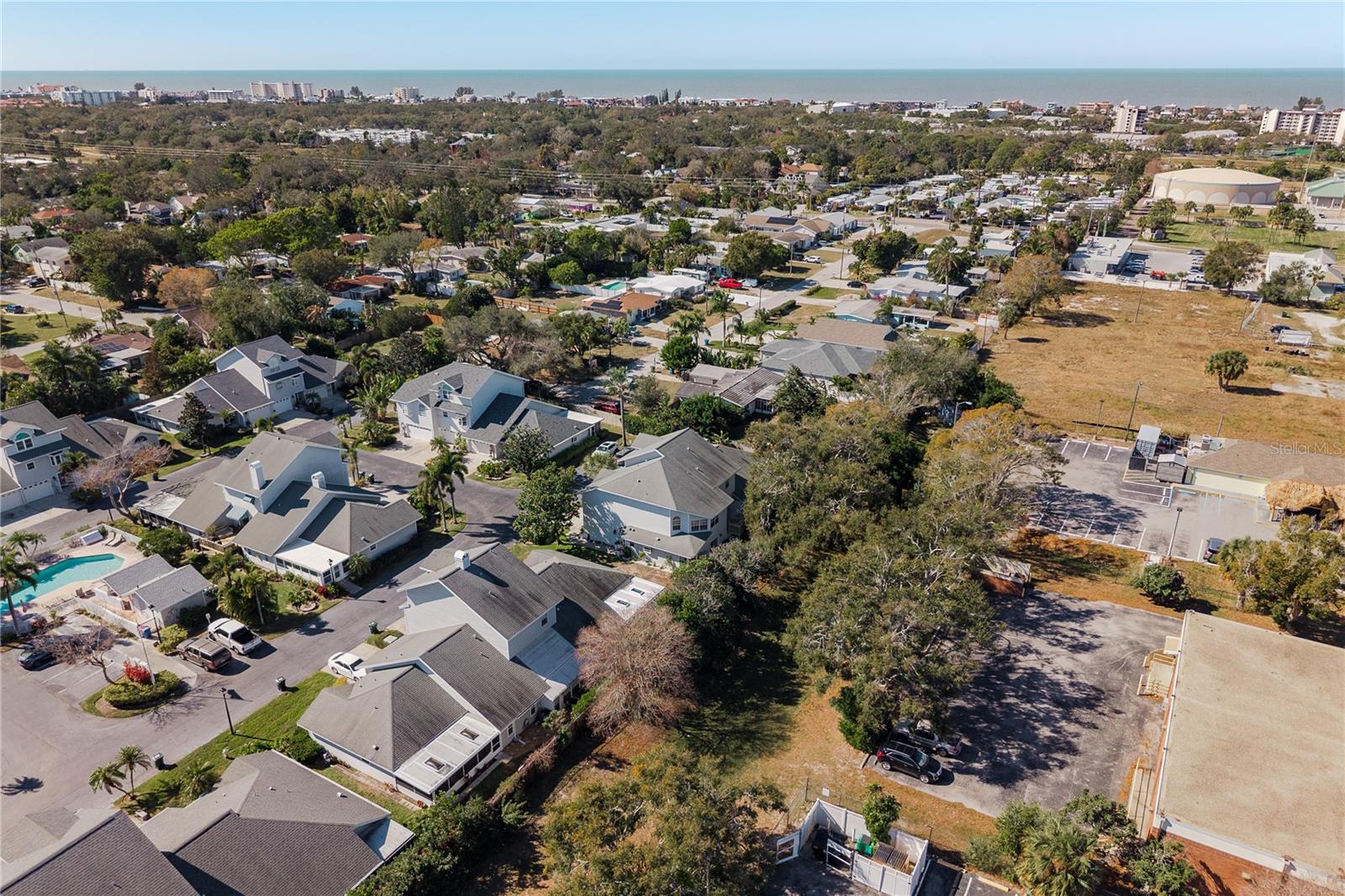 Image 48 of 52 For 11722 Currie Lane D1