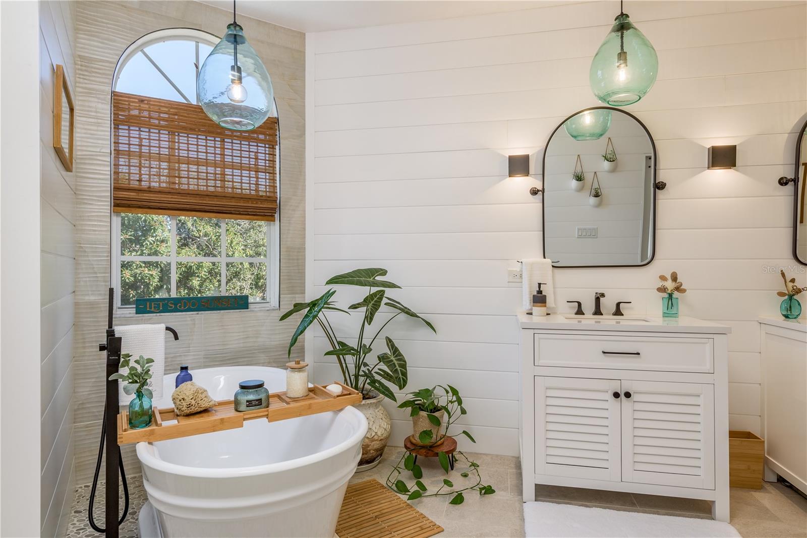 Image 7 of 52 For 11722 Currie Lane D1