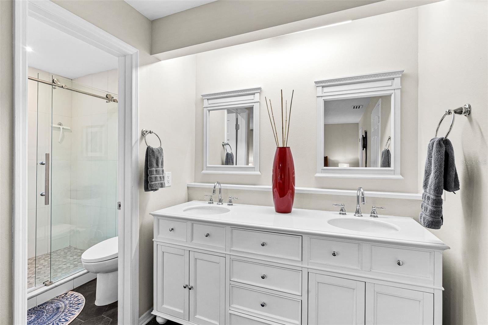 Image 22 of 31 For 5300 Bayshore Boulevard A1