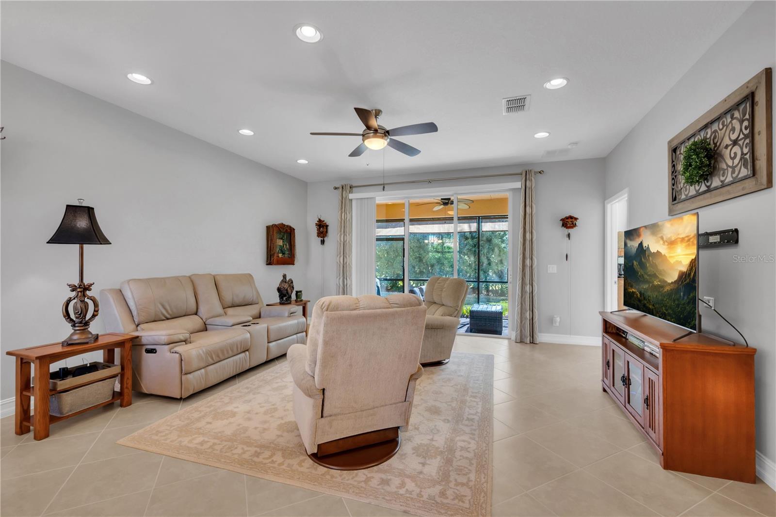 Image 13 of 40 For 15814 Aurora Lake Circle