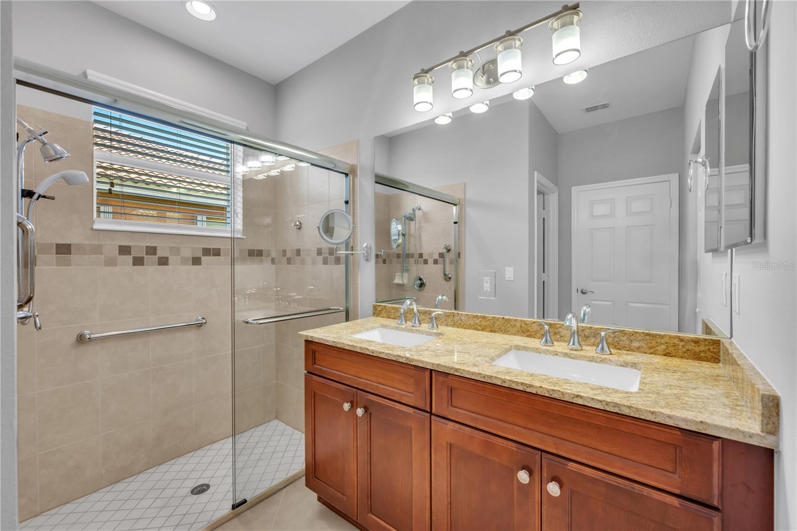 Image 18 of 40 For 15814 Aurora Lake Circle