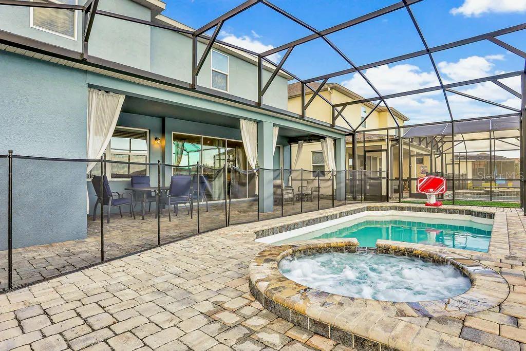 Image 25 of 37 For 8906 Caroline Bay Court