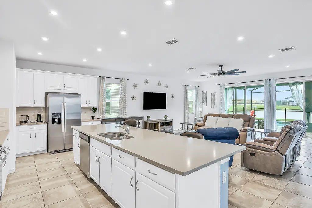 Image 5 of 37 For 8906 Caroline Bay Court