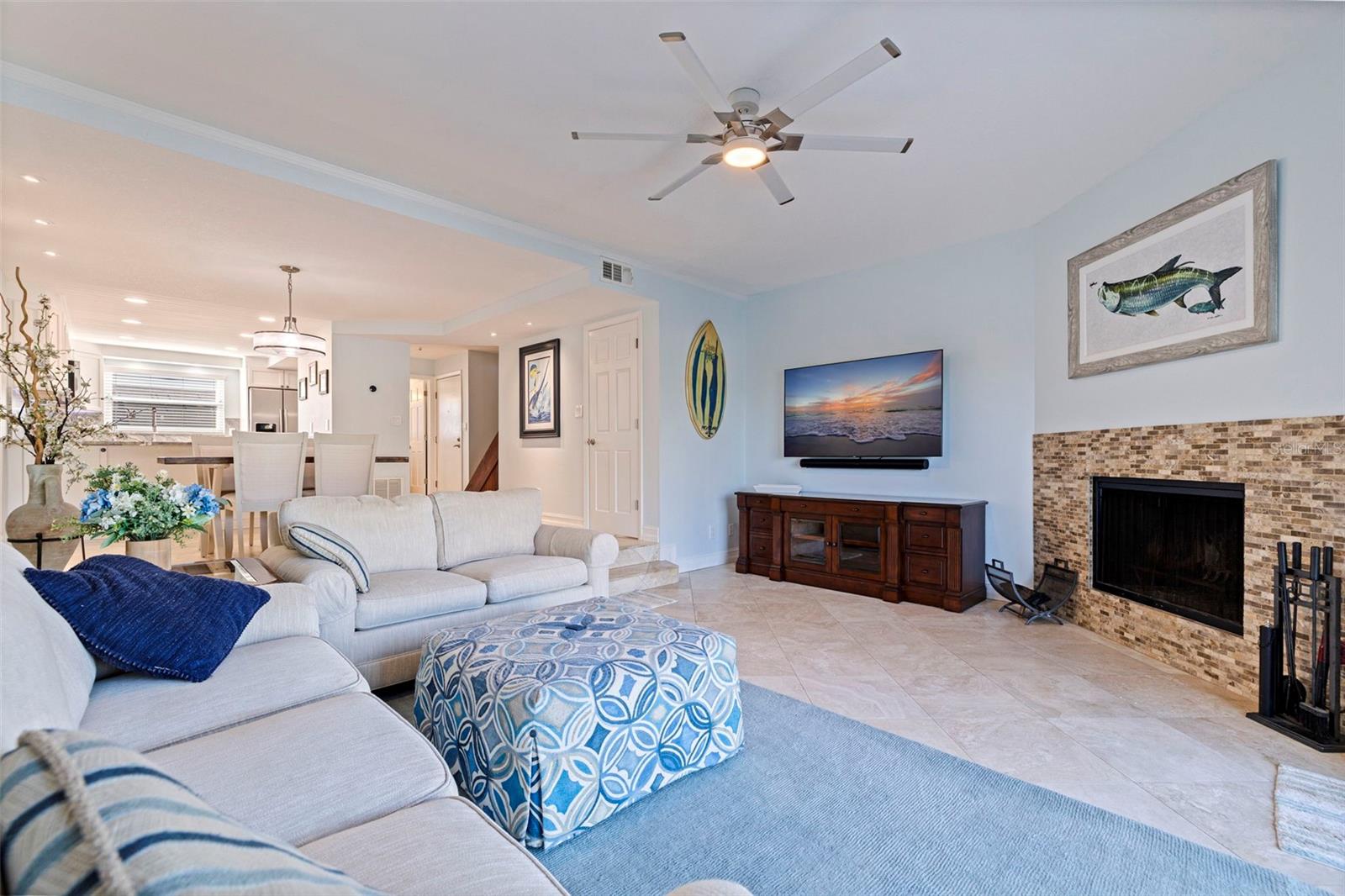 Image 11 of 33 For 12592 Capri Circle 6