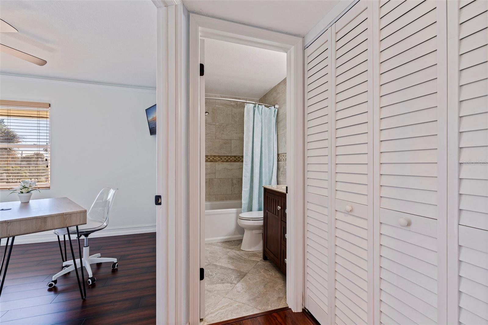 Image 19 of 33 For 12592 Capri Circle 6