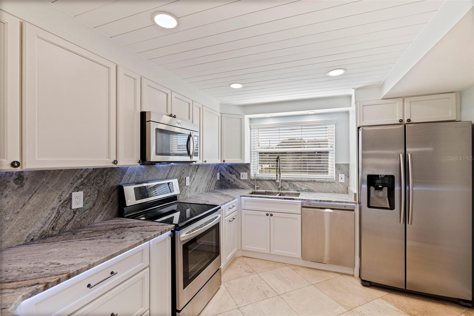 Image 3 of 33 For 12592 Capri Circle 6