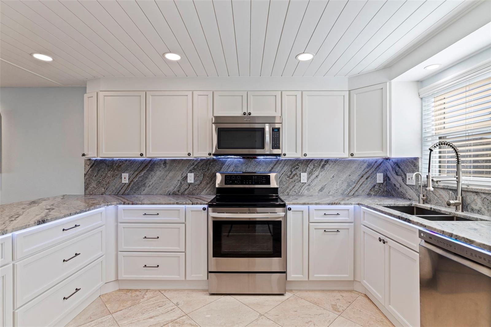 Image 4 of 33 For 12592 Capri Circle 6