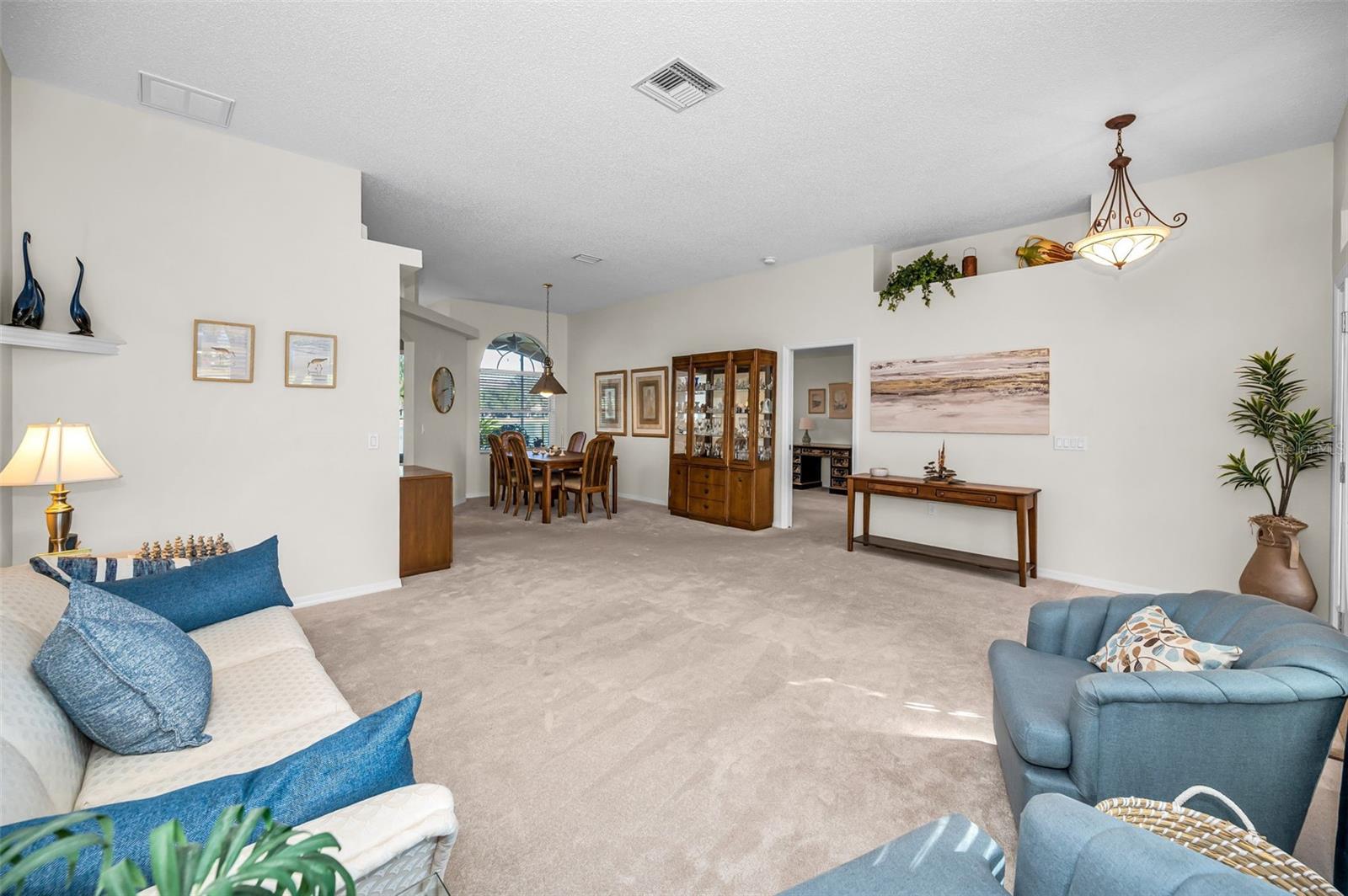 Listing photo id 3 for 1248 Ashbourne Circle