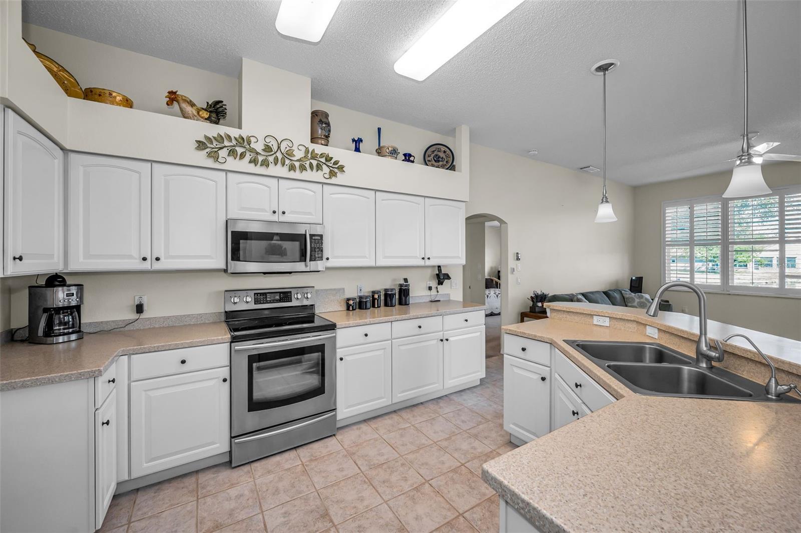 Listing photo id 6 for 1248 Ashbourne Circle