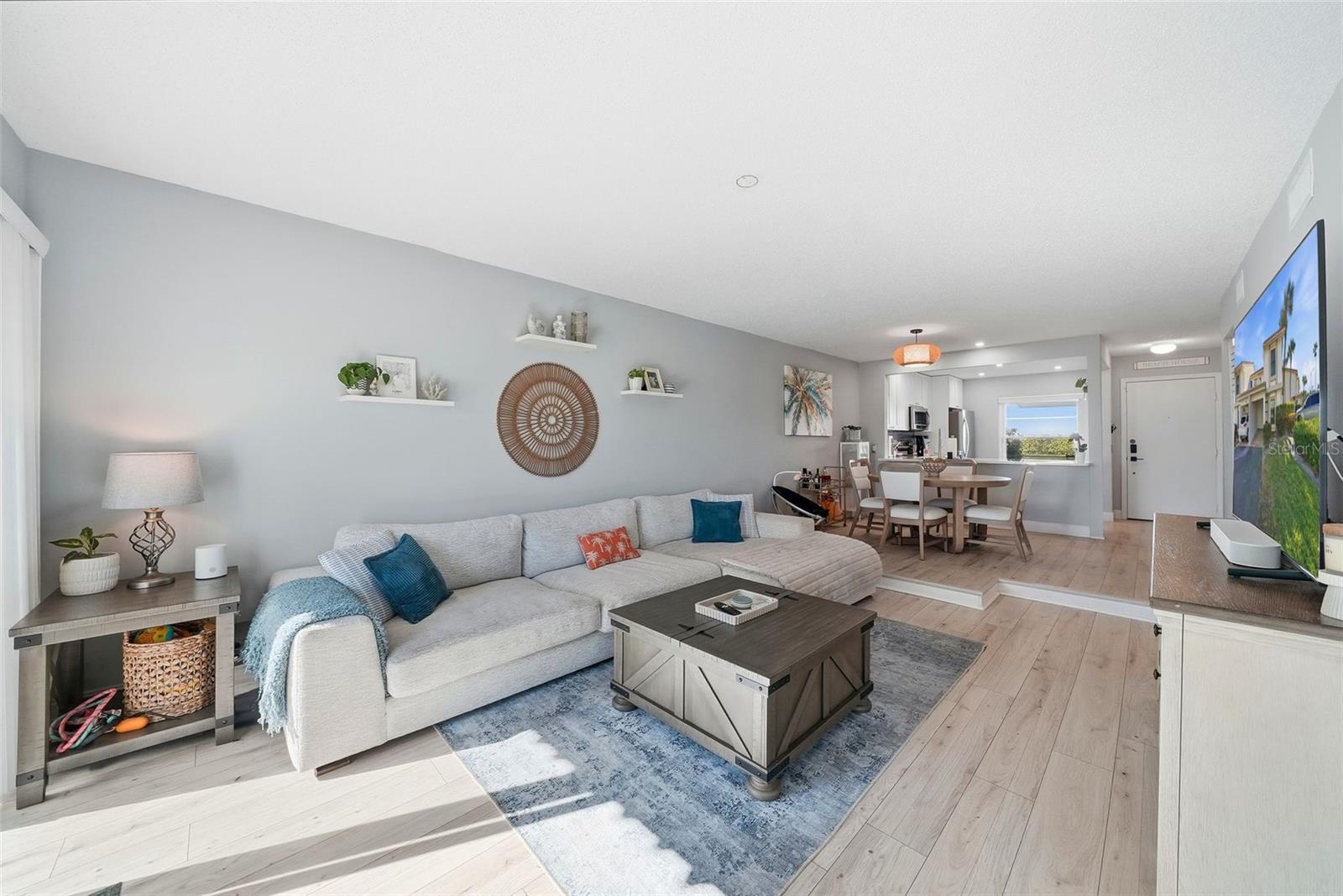 Image 11 of 38 For 6260 Sun Boulevard 4