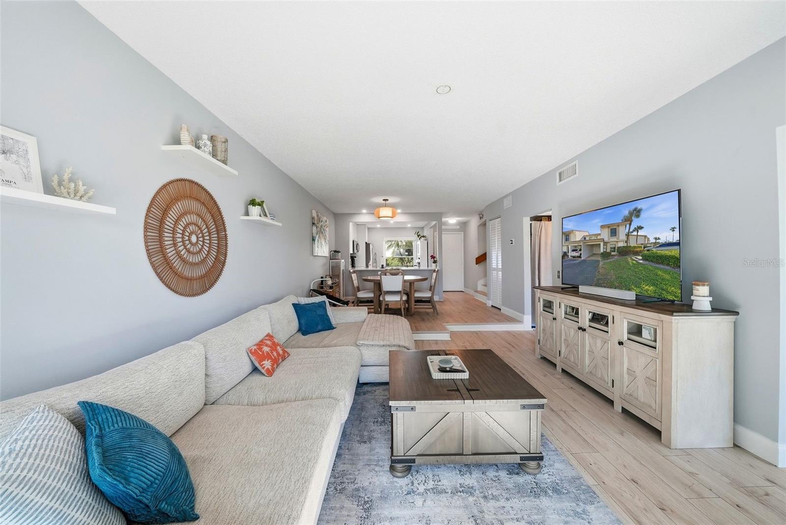 Image 12 of 38 For 6260 Sun Boulevard 4