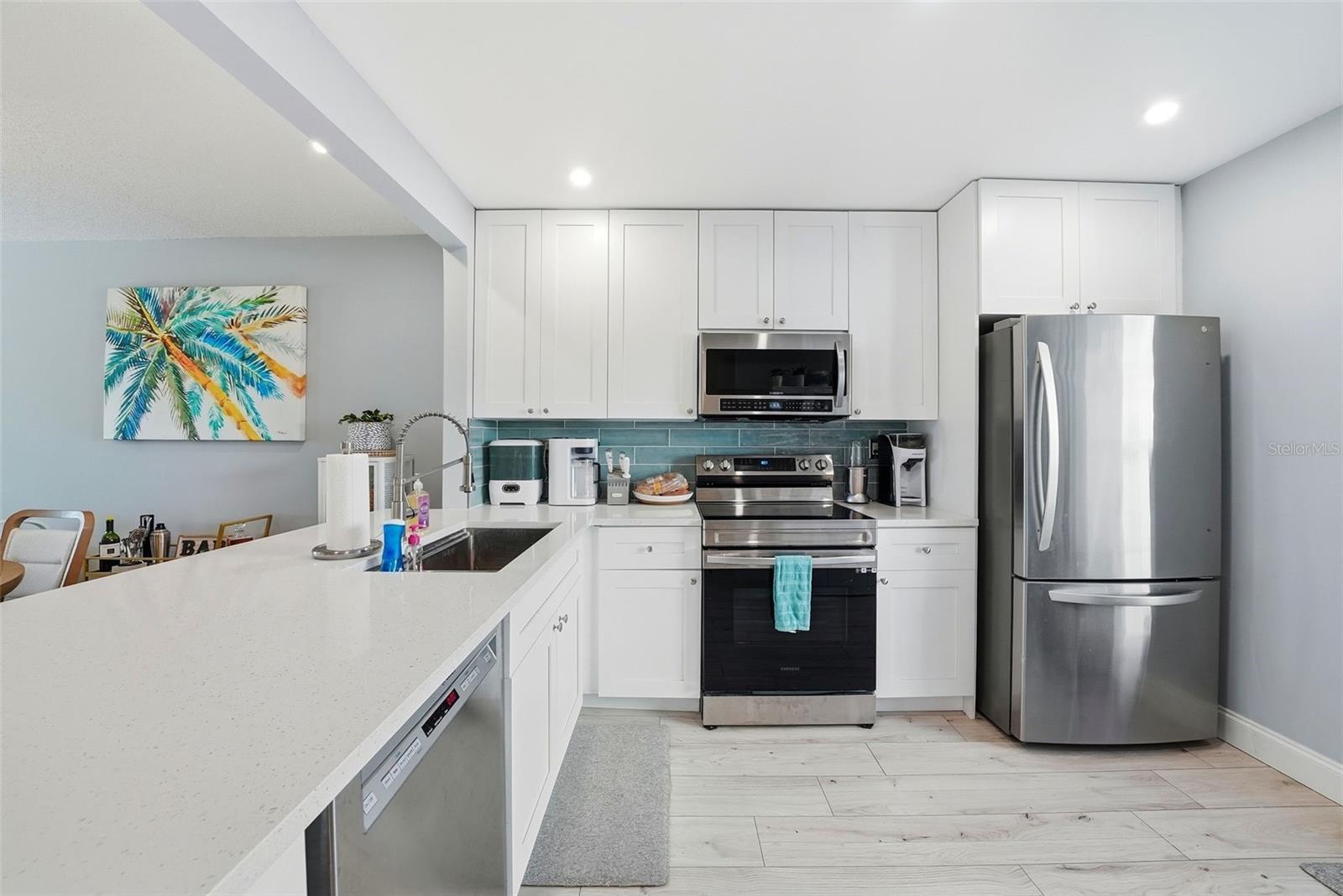 Image 13 of 38 For 6260 Sun Boulevard 4