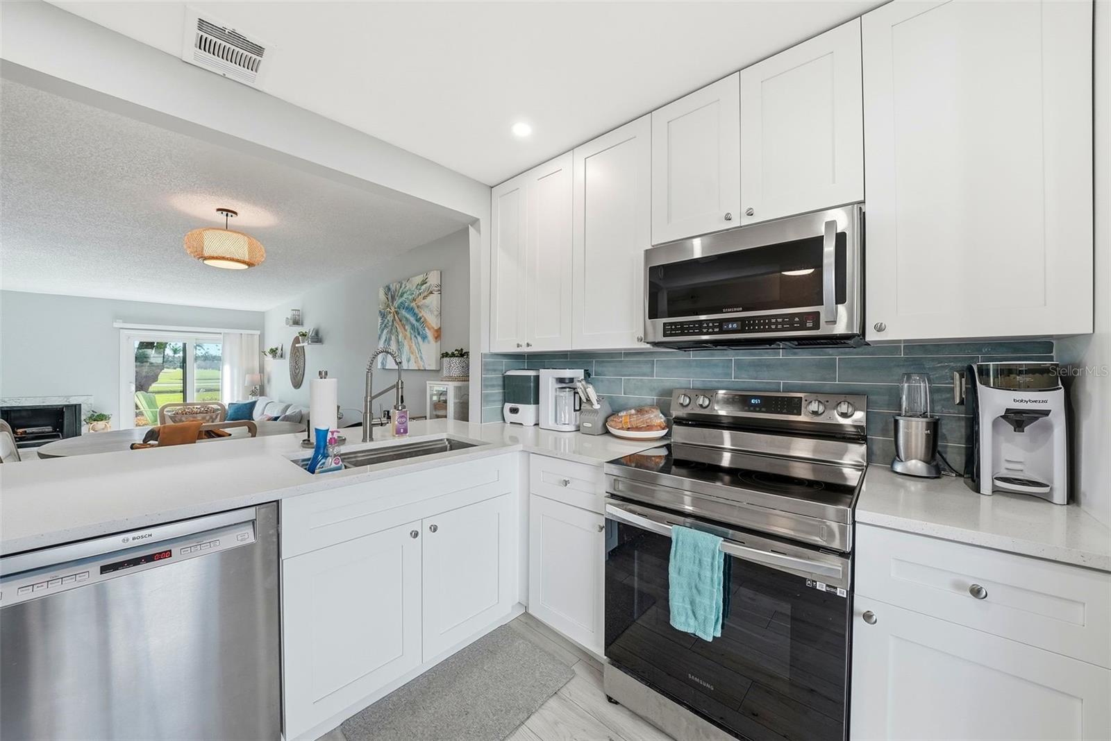 Image 15 of 38 For 6260 Sun Boulevard 4