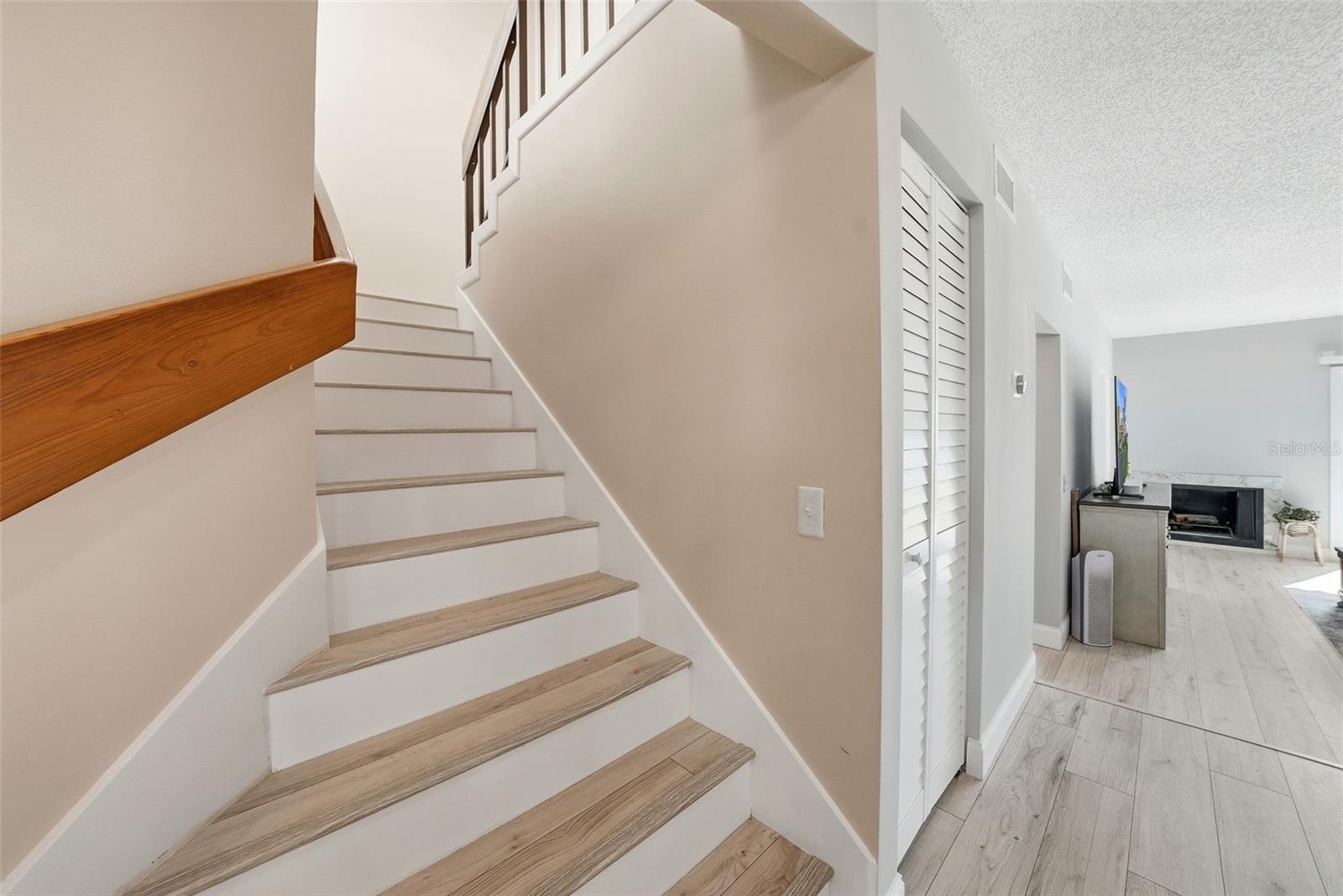 Image 19 of 38 For 6260 Sun Boulevard 4