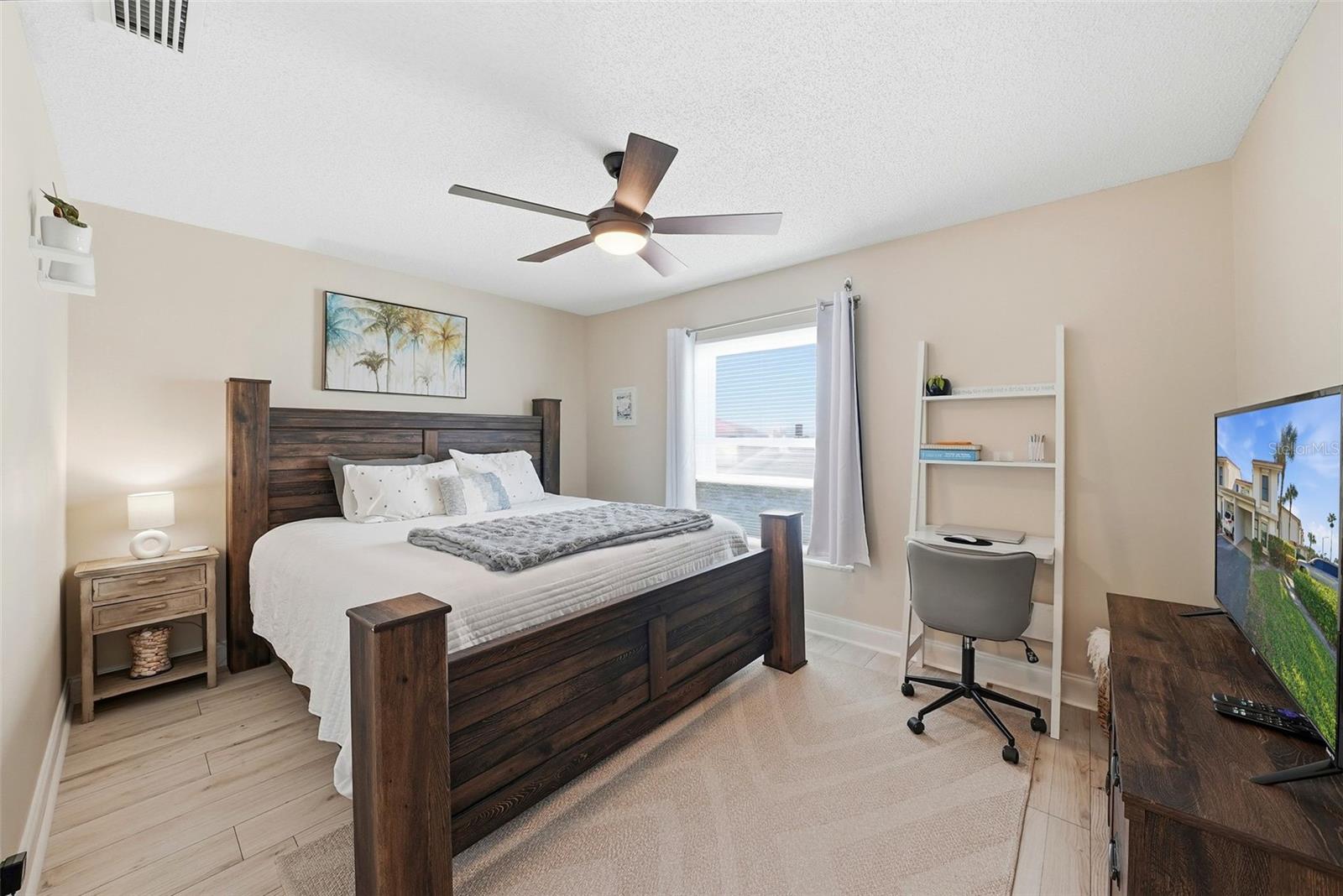 Image 22 of 38 For 6260 Sun Boulevard 4