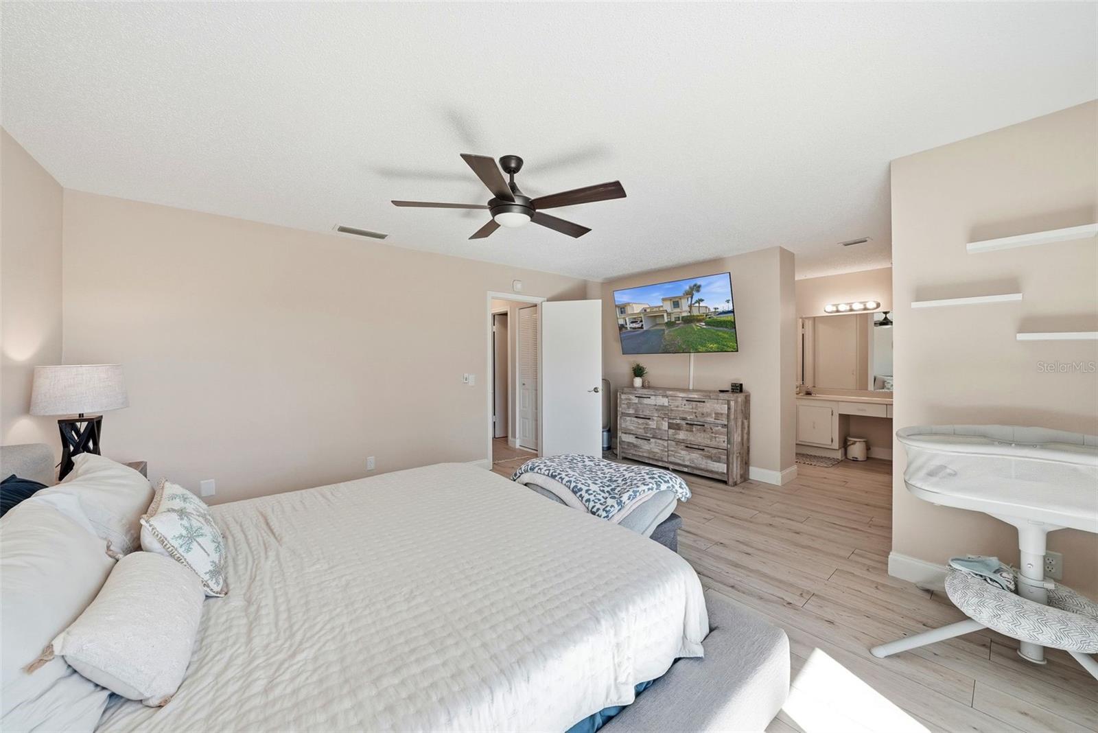 Image 25 of 38 For 6260 Sun Boulevard 4