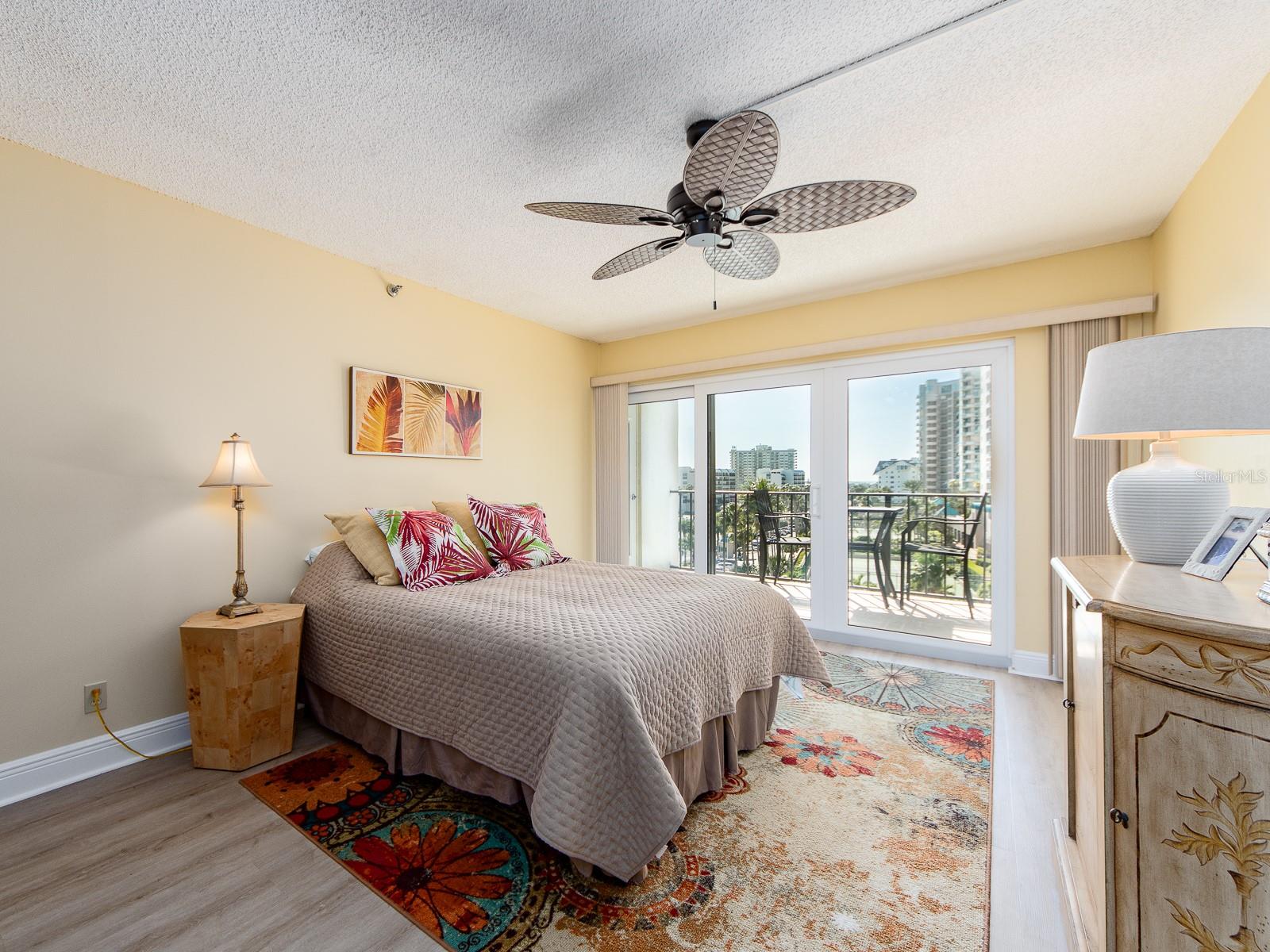 Image 25 of 40 For 1480 Gulf Boulevard 610