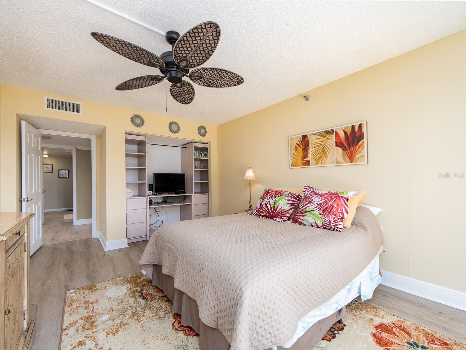 Image 26 of 40 For 1480 Gulf Boulevard 610