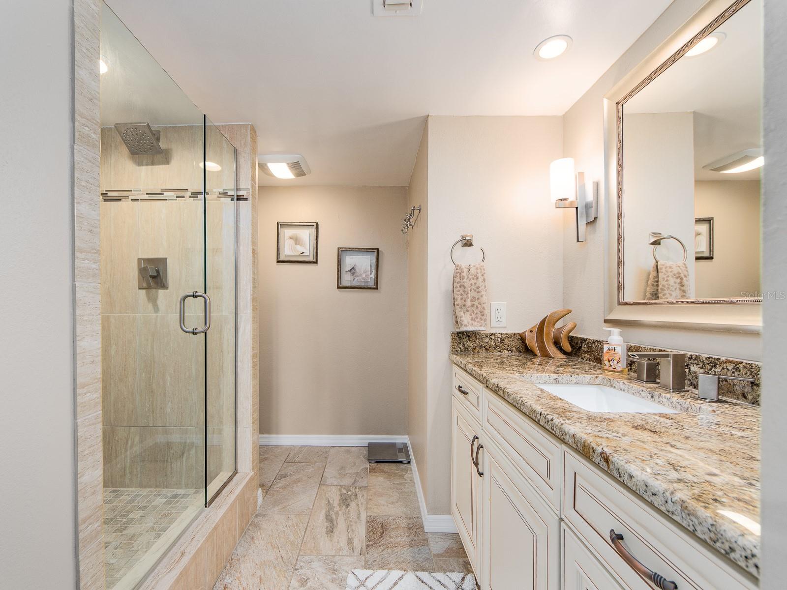 Image 28 of 40 For 1480 Gulf Boulevard 610