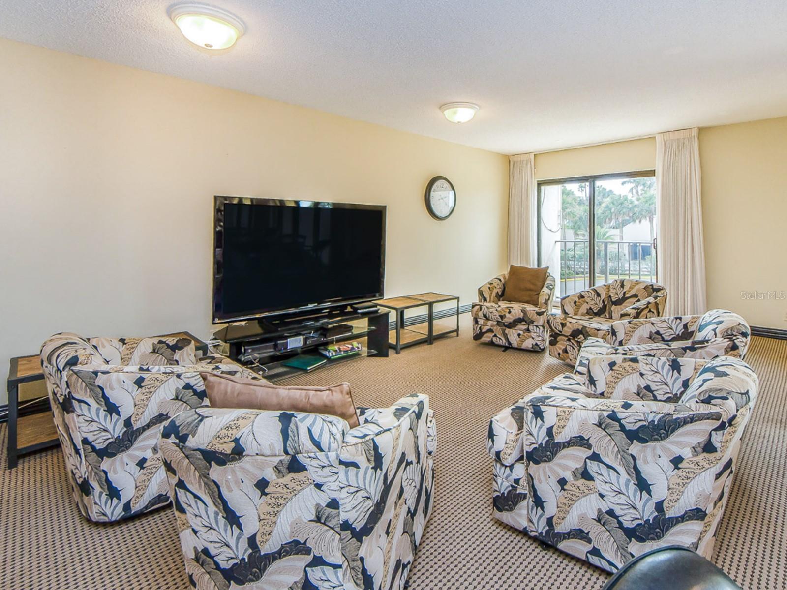 Image 33 of 40 For 1480 Gulf Boulevard 610