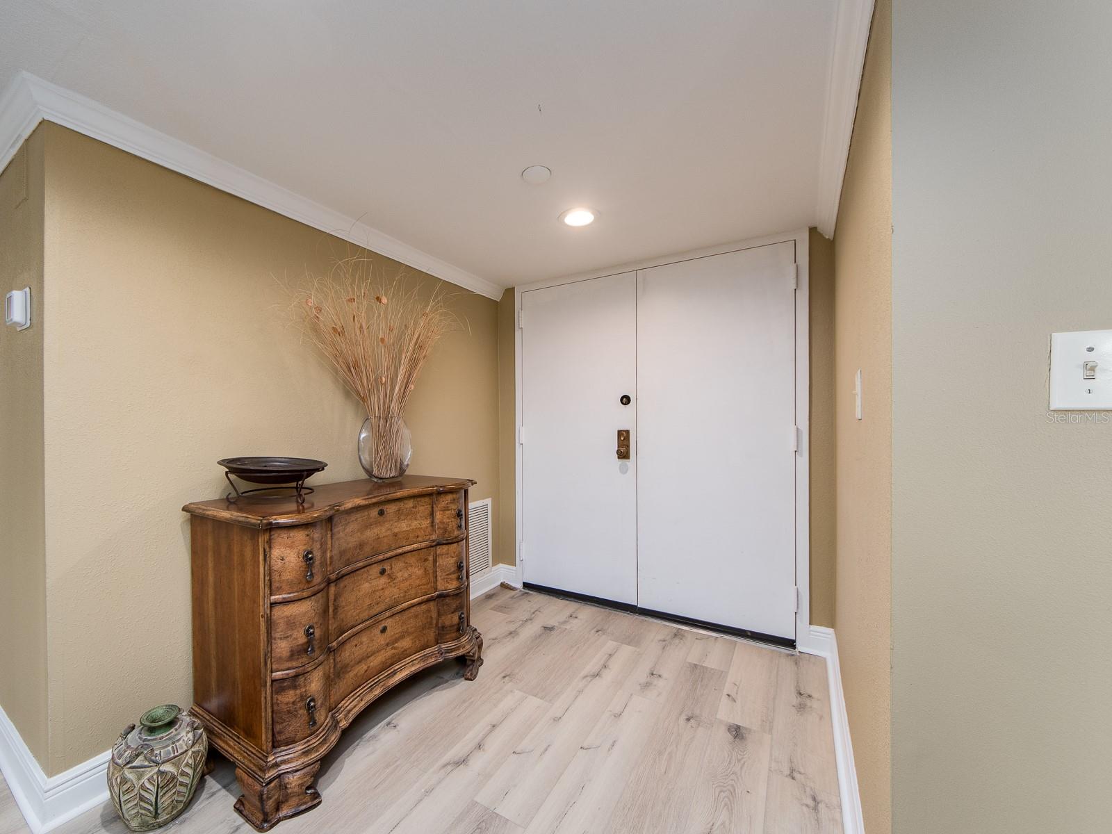 Image 5 of 40 For 1480 Gulf Boulevard 610