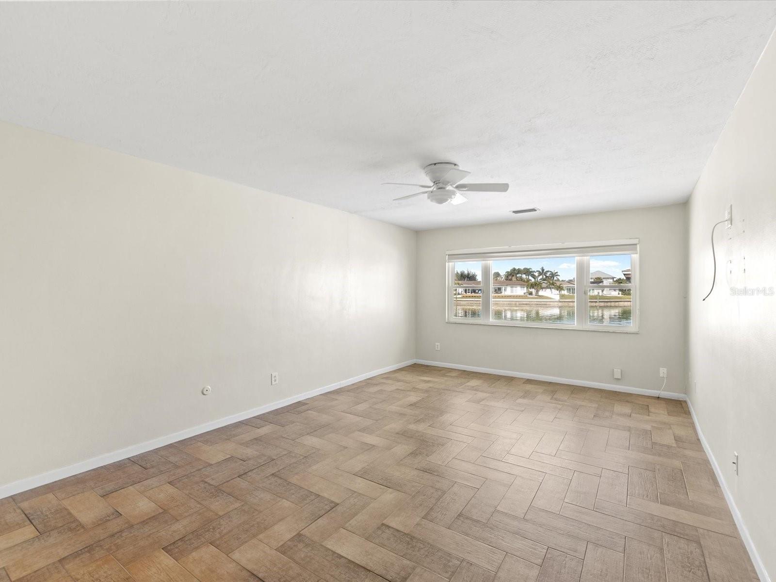 Image 12 of 53 For 450 Palm Island Ne