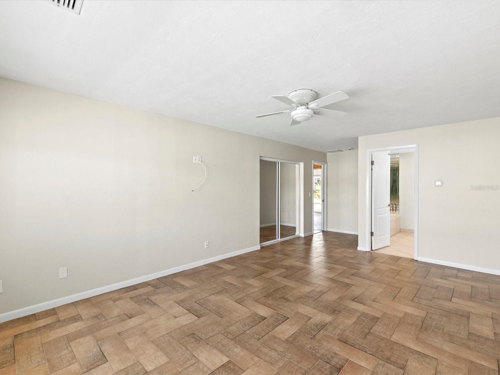 Image 13 of 53 For 450 Palm Island Ne