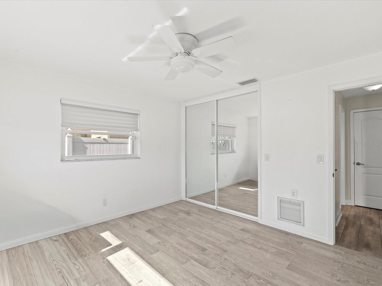 Image 23 of 53 For 450 Palm Island Ne