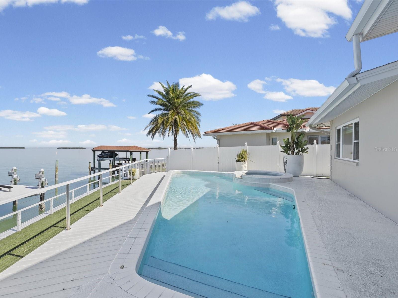 Image 26 of 53 For 450 Palm Island Ne