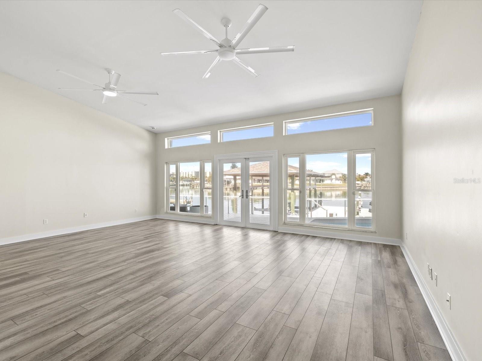 Image 4 of 53 For 450 Palm Island Ne